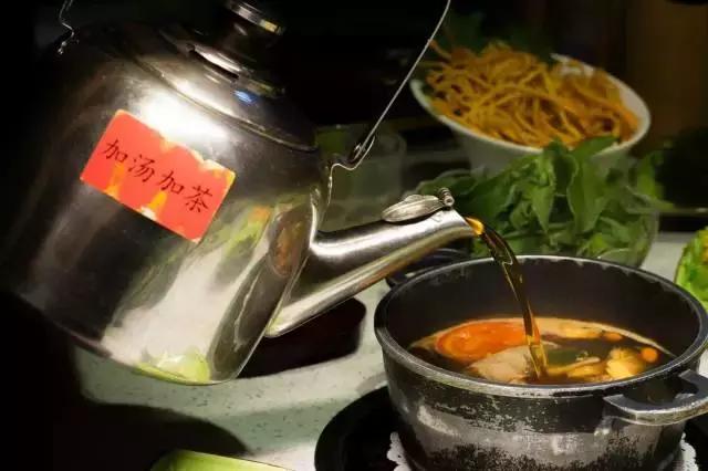 高冷又美味的藏茶素食火锅来*疆新**了~“吃素”其实是件很酷的事!