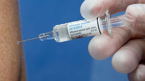 脚上长奇奇怪怪的东西是什么,脚上长像面包糠样的东西