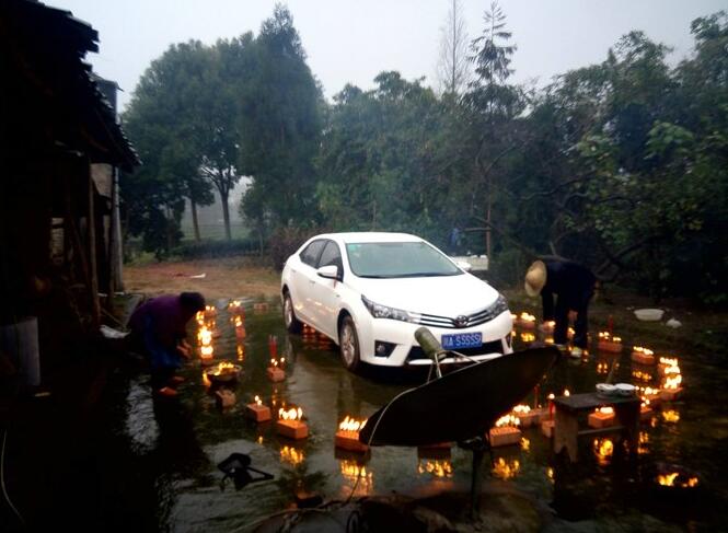 小伙提车回家,小伙提车回家过年