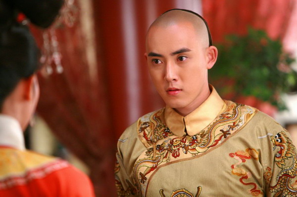 乾隆登基后第一子,本有机会立为皇储,无奈五阿哥永琪太优秀