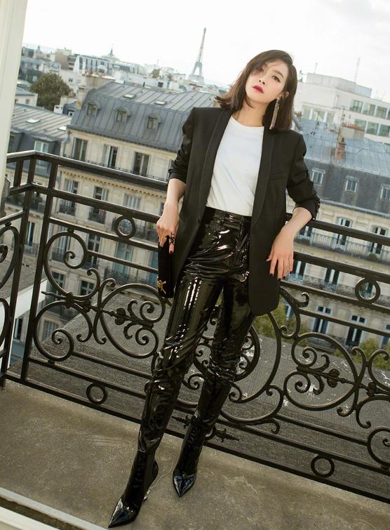 秋冬就玩小套路，还不入手闪闪发光的漆皮单品，怎么能赢过时尚精