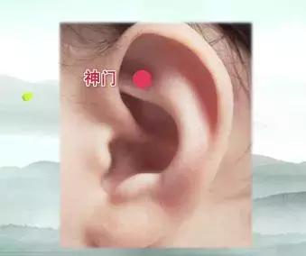 熬夜用的眼霜去黑眼圈去暗沉,脸色暗沉发黄黑眼圈吃什么药调理