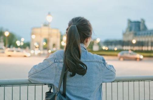 你有故事我有酒下一句幽默怎么说,你有故事我有酒英语怎么说