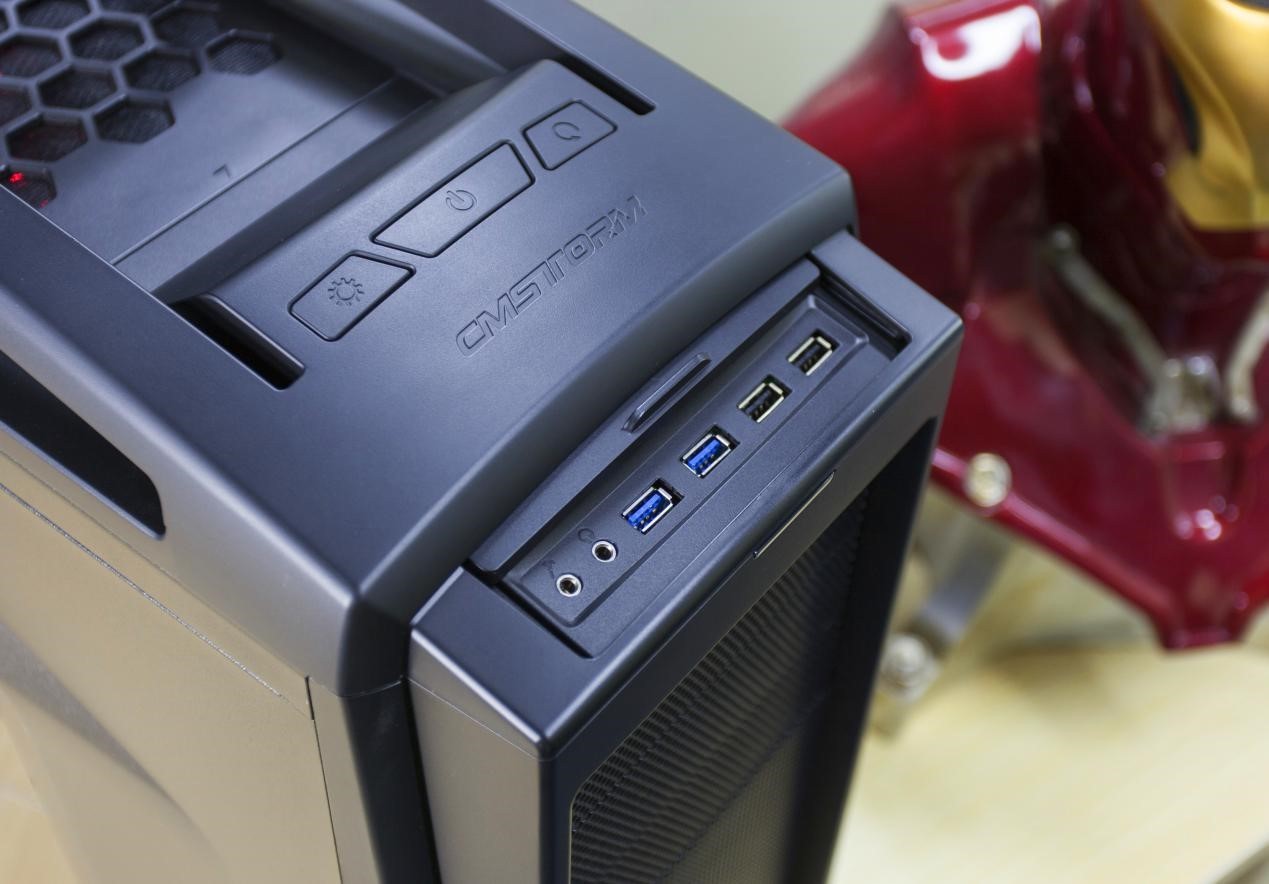 雷神电脑台式机游戏测评,雷神电竞显示器