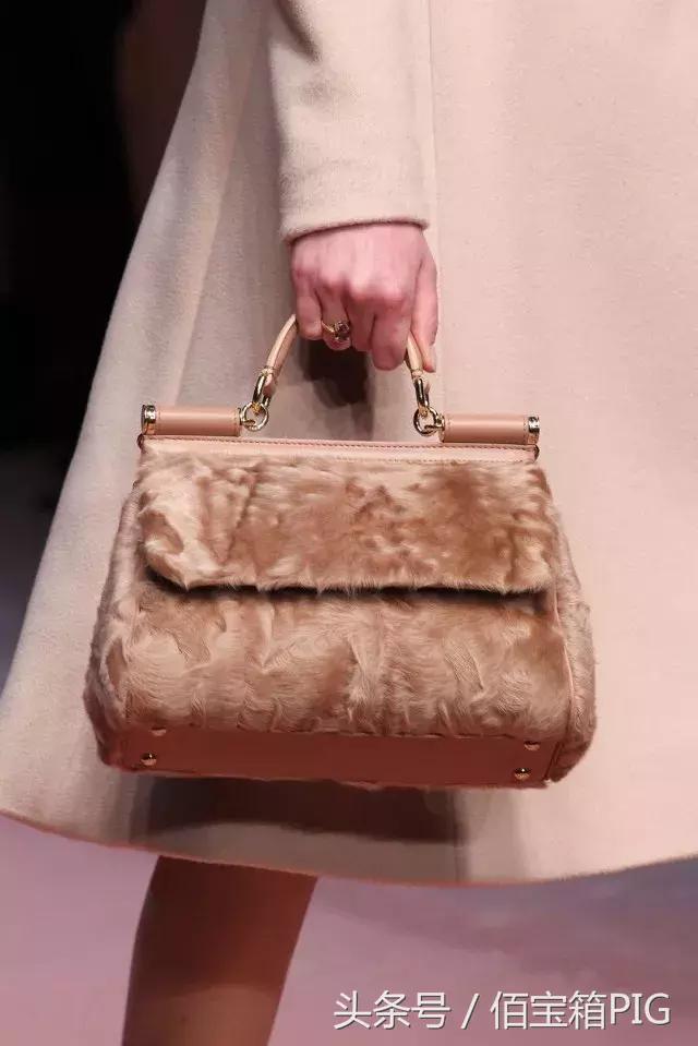 今年最火的包包正品,当下最火的爆款包包