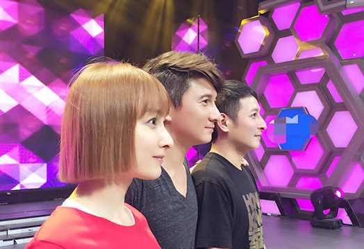 吴昕挑大梁的节目,吴昕遇见足球城图片