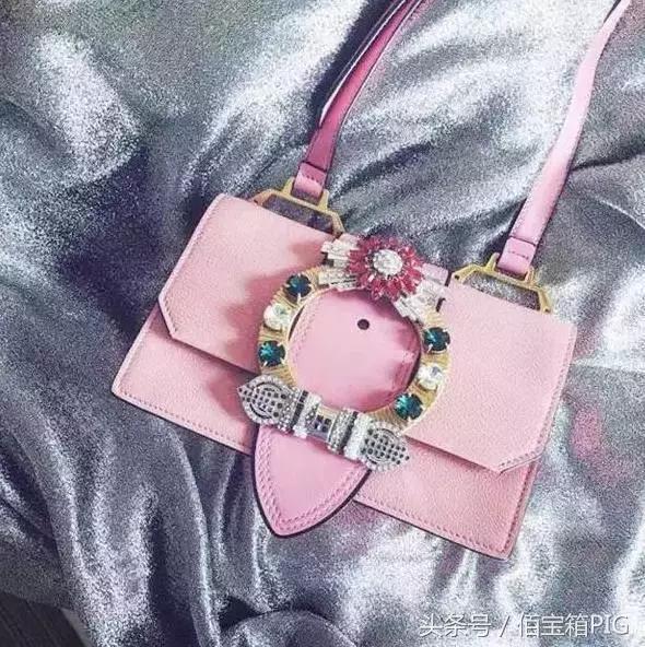 今年最火的包包正品,当下最火的爆款包包