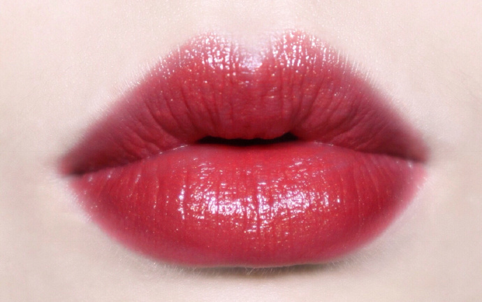 不知道给女朋友买什么色号的口红,直男必备口红100款