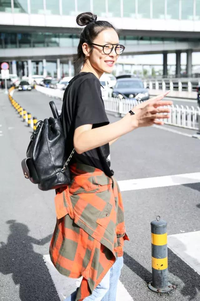 刘雯背过的红蓝色包包,刘雯和热巴双肩包