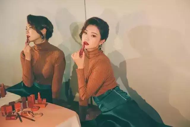 超火姨妈色口红不选肤色又显白,姨妈色口红显白吗