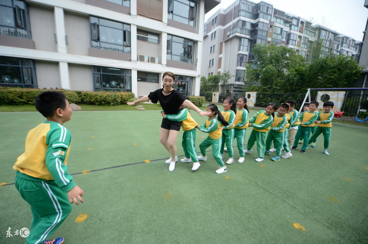 幼儿园老师对孩子的爱和教育,感谢幼儿园孩子对老师的信任