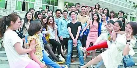 权健新家不简单带你走进男女比例失调足球氛围浓郁的“天天吃饭大学”