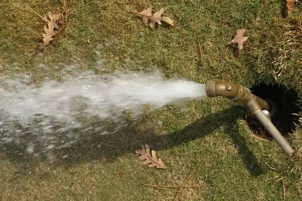 高尔夫球场浇的是什么水,高尔夫球场用什么水灌溉