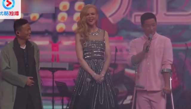 吴京拄拐杖是怎么回事,吴京讲述双拐的原因