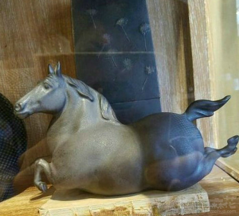 哥们花钱雇了个帅小伙回家见父母,他爸妈竟然同意了!