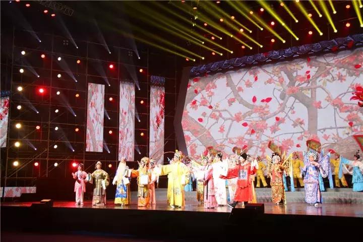 来自世界各地的近千名番禺乡亲代表共聚首,见证番禺大变化!