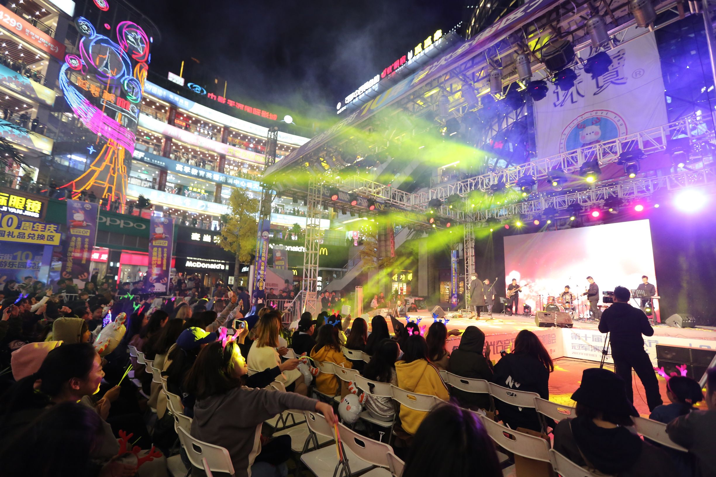 光谷步行街十年新变化,2019光谷步行街活动