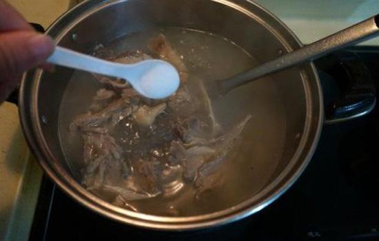 鸭子怎么去腥味最有效的方法,鸭肉怎样去腥味最有效的方法
