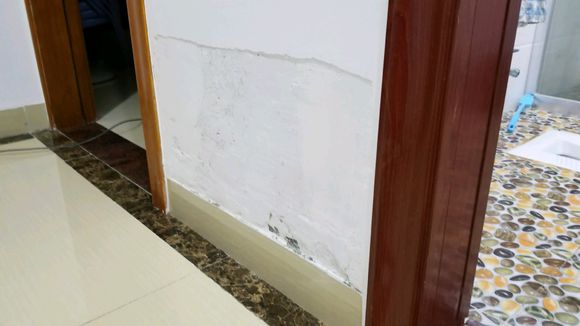 新装修的房子特别干燥怎么解决,潮湿发霉的房子应该怎么处理