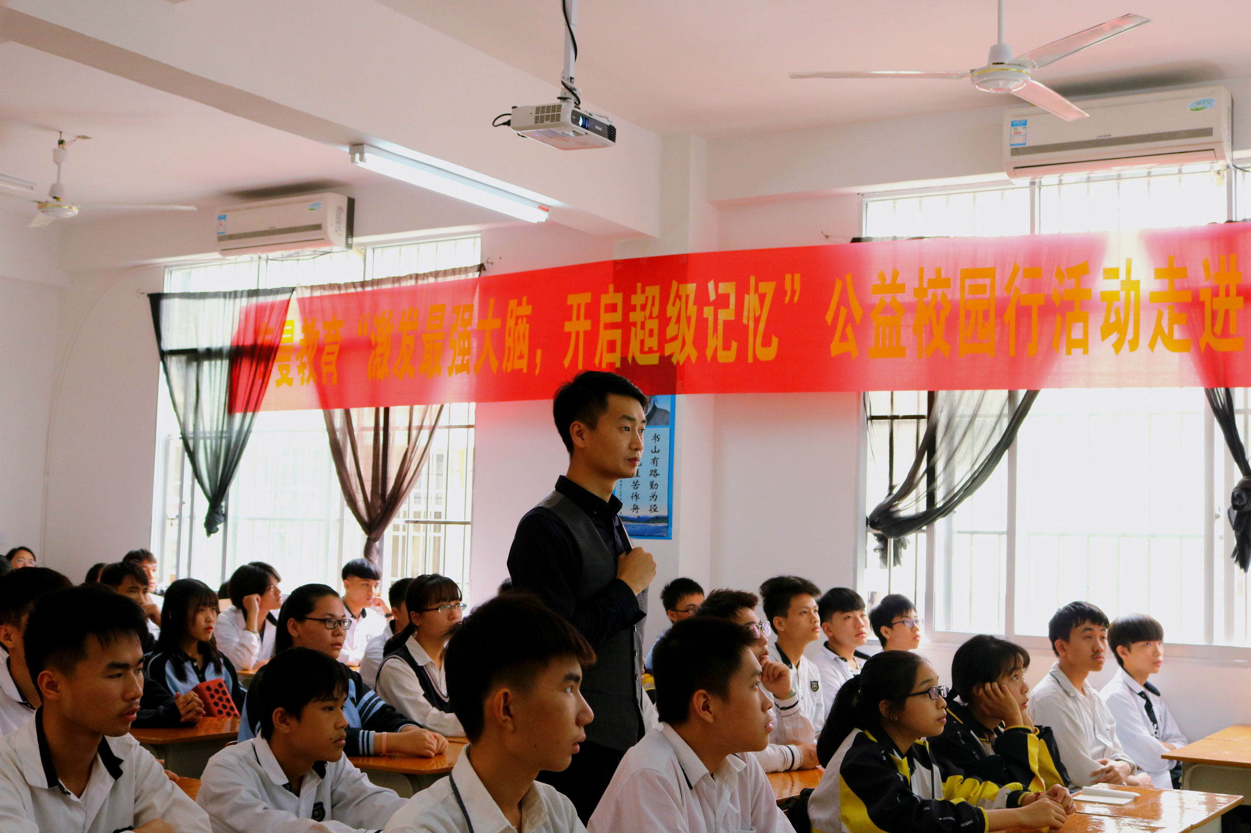 一分钟记住100个数字,记忆大师30分钟记1100个数字