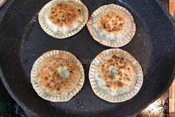 包饺子剩的饺子皮怎么吃,剩饺子皮30种新吃法煎包