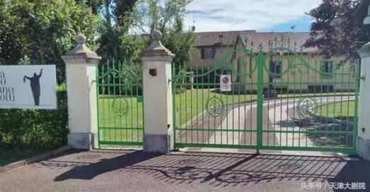 摩德纳帕瓦罗蒂,超跑足球