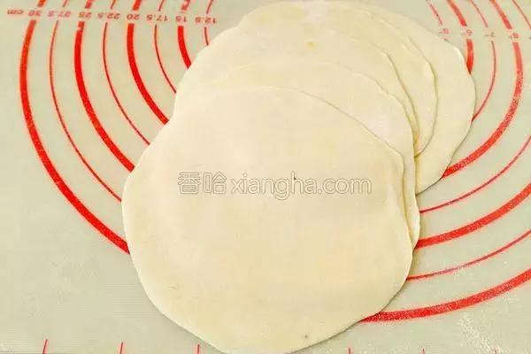 包饺子剩的饺子皮怎么吃,剩饺子皮30种新吃法煎包