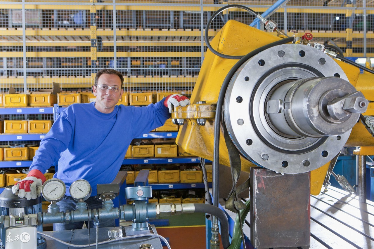 阿特拉斯科普柯空气压缩机说明书,空气压缩机螺杆式和活塞式哪个好