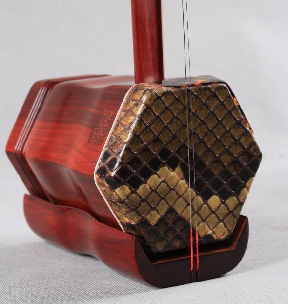 二胡琴皮怎么算几格,琴皮有怪鳞的二胡质量有问题吗