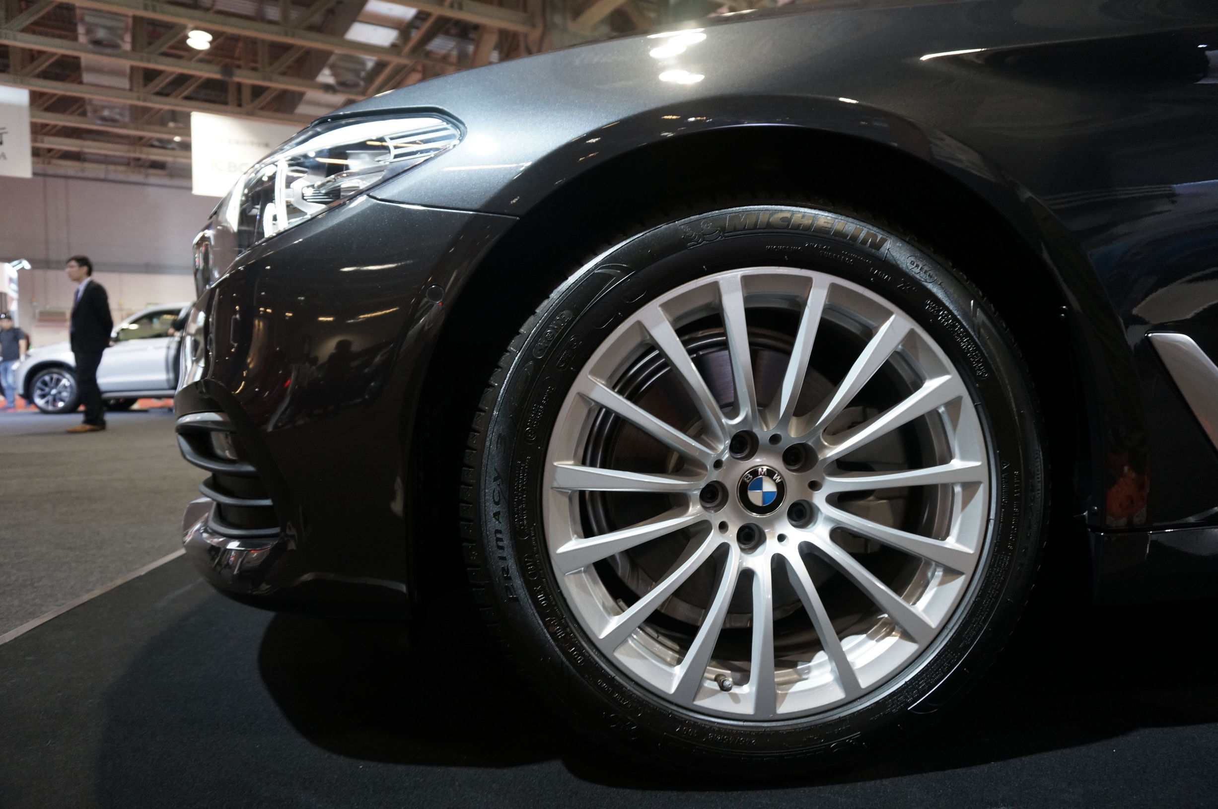 新款宝马标准轴距和长轴距的区别,新款进口宝马520i报价