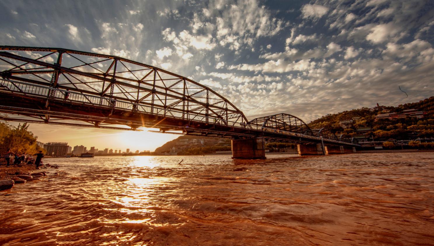 兰州自古以来就是古丝绸之路,古丝绸之路上的重镇