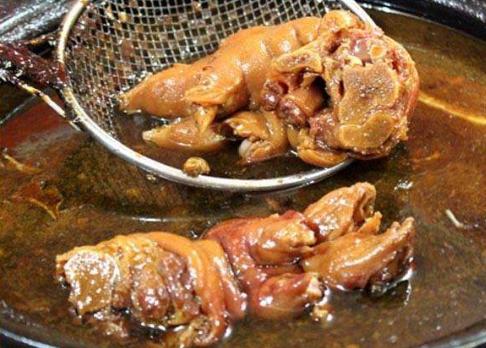 90后小张创业,1万元创业烤猪蹄