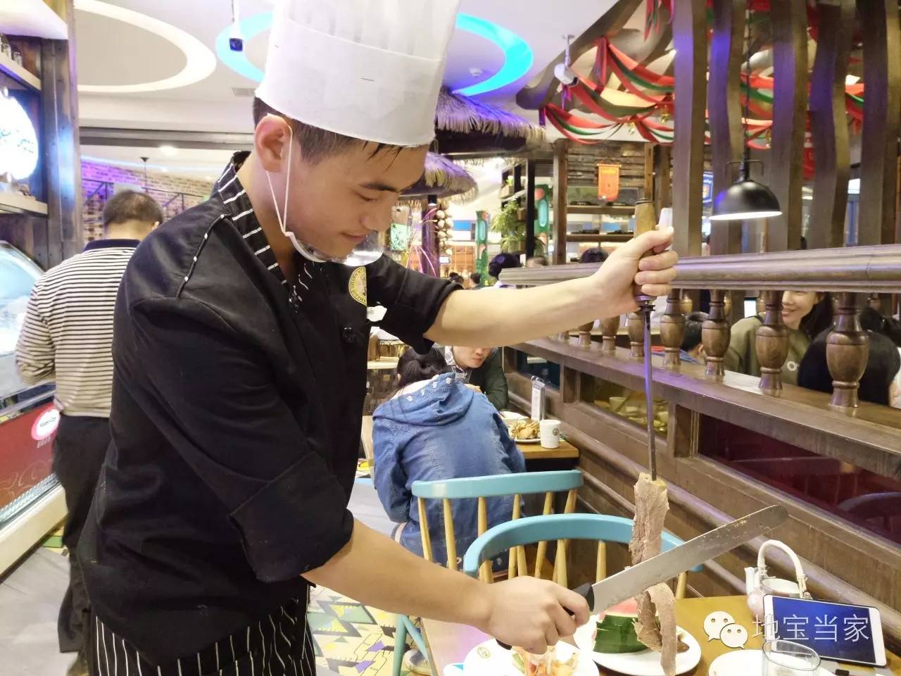 好吃的美食推荐三文鱼,红魔虾甜虾三文鱼刺身自助济南