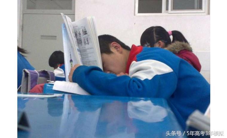 睡眠少怎么上课不困,上课犯困掐哪里能清醒