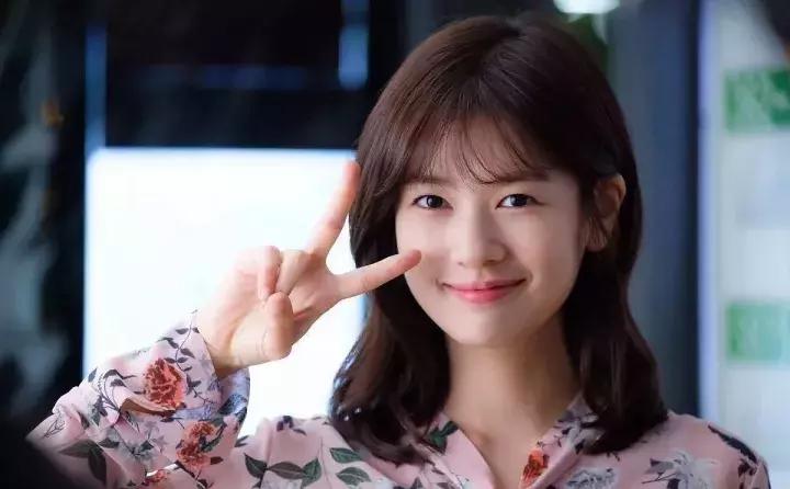 不超过100块钱的平价眼影盘推荐,推荐一款今年超火的眼影盘