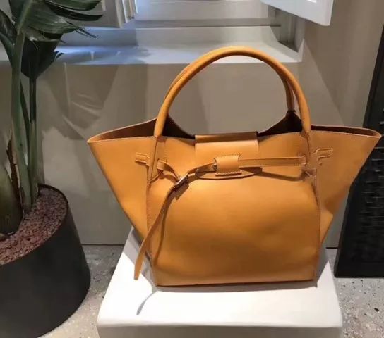 月薪5000的我是怎么存钱买房的,月入多少穿得起celine