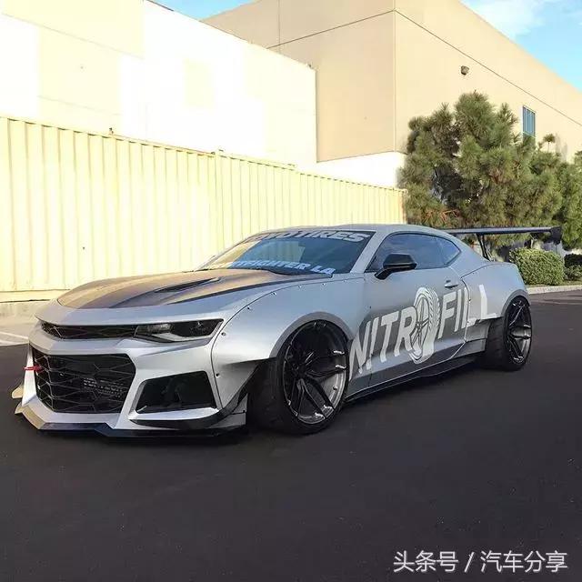 雪佛兰科迈罗大黄蜂现实照片,雪佛兰科迈罗2023款落地价大黄蜂