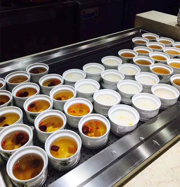 好吃的美食推荐三文鱼,红魔虾甜虾三文鱼刺身自助济南