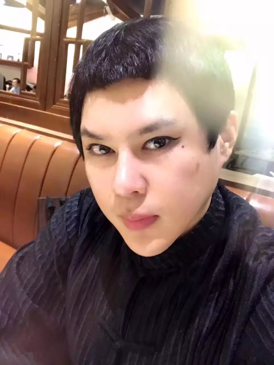 高薪的纪梵希offer和不赚钱的复古首饰，他选择了后者