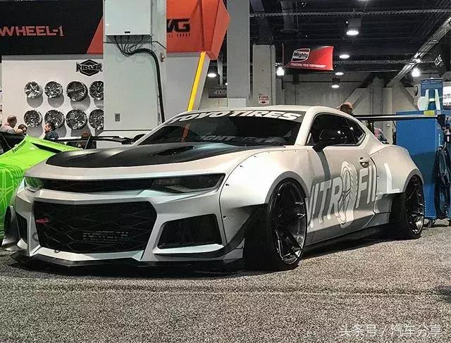 雪佛兰科迈罗大黄蜂现实照片,雪佛兰科迈罗2023款落地价大黄蜂