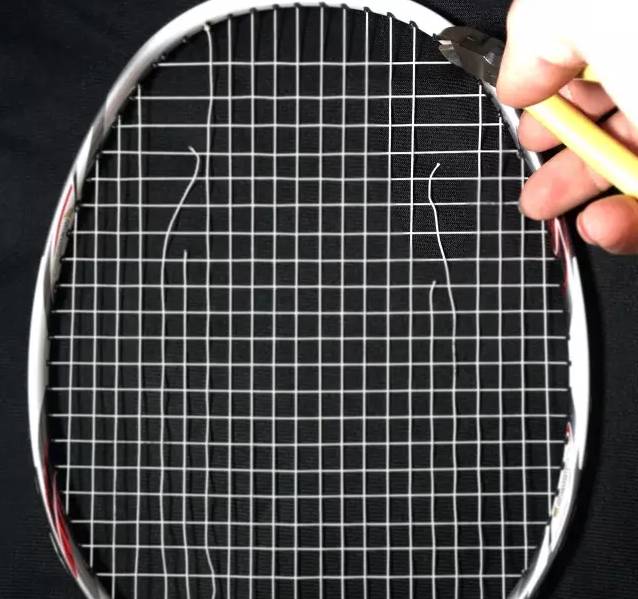 羽毛球拍线断了正确的剪线方法,羽毛球拍断线应该断横线还是竖线