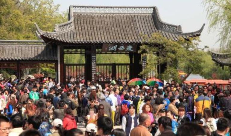 跟团游那么便宜旅行社怎么盈利,现在旅游团费低旅行社靠什么发展