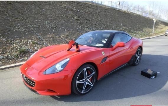 迪拜土豪买辆超跑搭配鞋子！小编心中一句MMP，扫开一辆共享单车