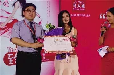 赵丽颖浪琴优雅大使的裙子多少钱,浪琴2018年官宣赵丽颖为优雅大使