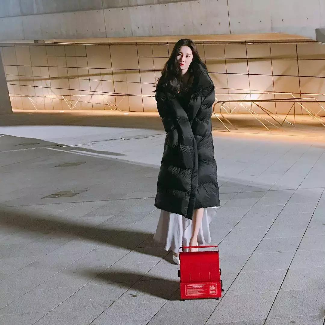 韩国明星穿大衣男,韩国明星都穿什么羽绒服