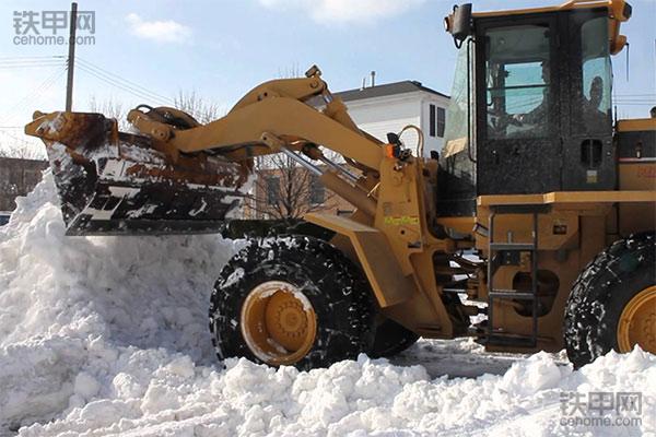 国外发达的除雪机械有哪些,美国除雪工具种类