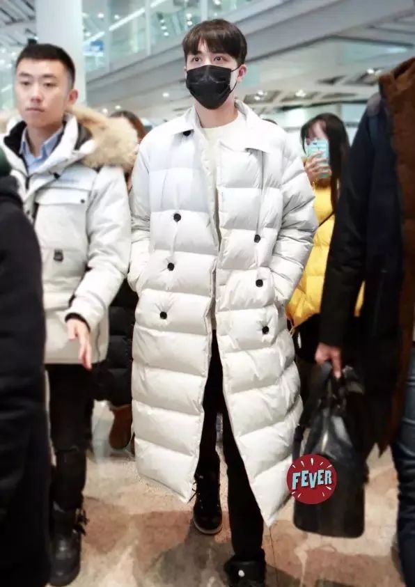 刘昊然同款羽绒服什么牌子,刘昊然同款波司登羽绒服