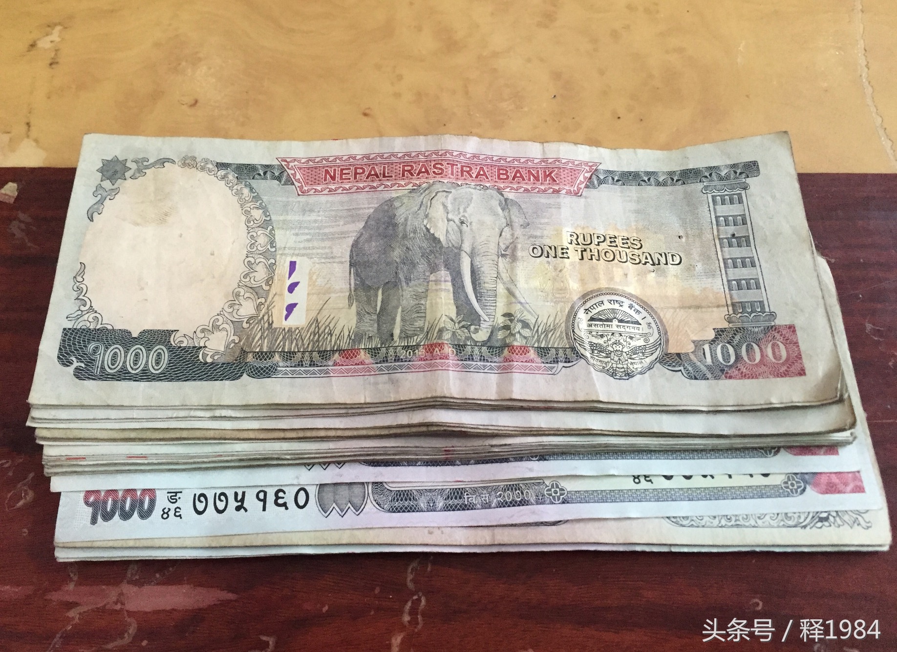 尼泊尔100元人民币能过怎样的生活 (100人民币在尼泊尔能买什么)