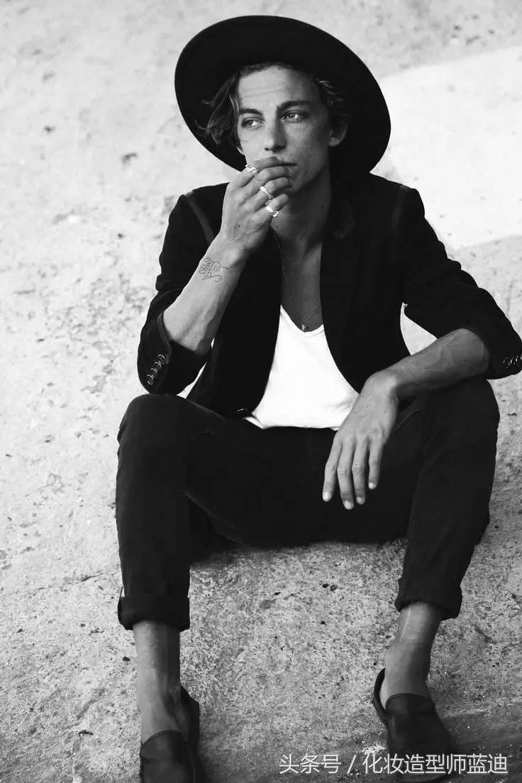 脸小戴什么样的秋冬帽子,秋冬帽子适合圆脸吗