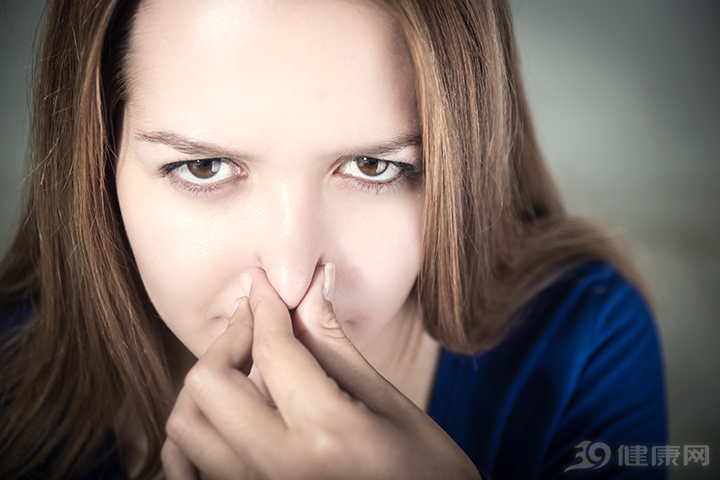 不正确的擤鼻涕挖鼻孔会造成什么,鼻孔可以用棉签掏吗